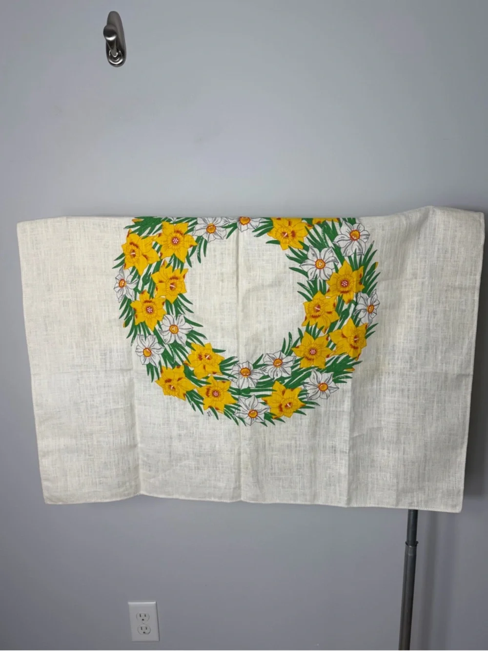 Vintage Linen Tablecloth Daffodils Yellow Floral Spring Square 33”x33”